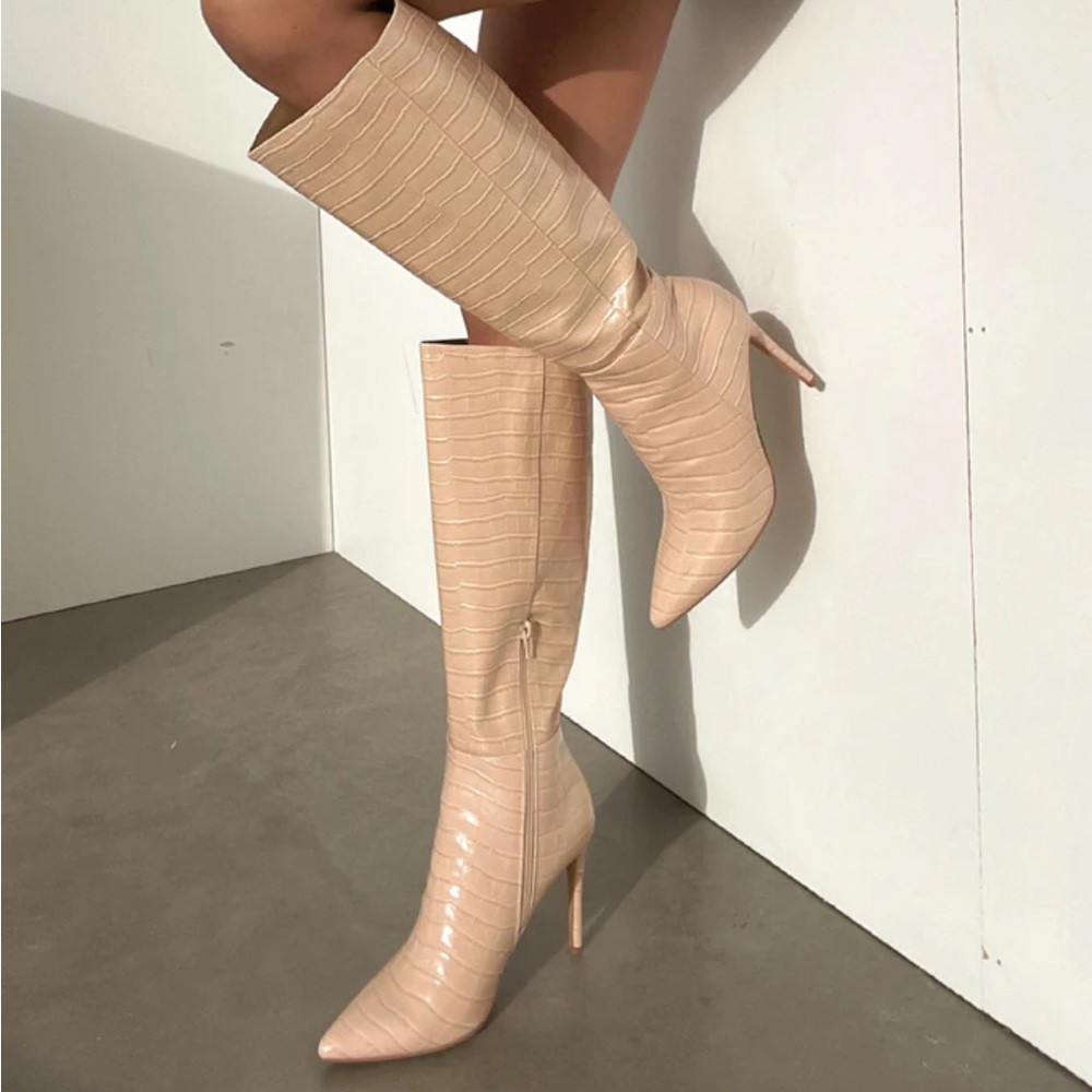 That’s So Fetch - Sonic Boots